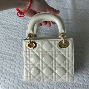 Women’s leather bag unbranded